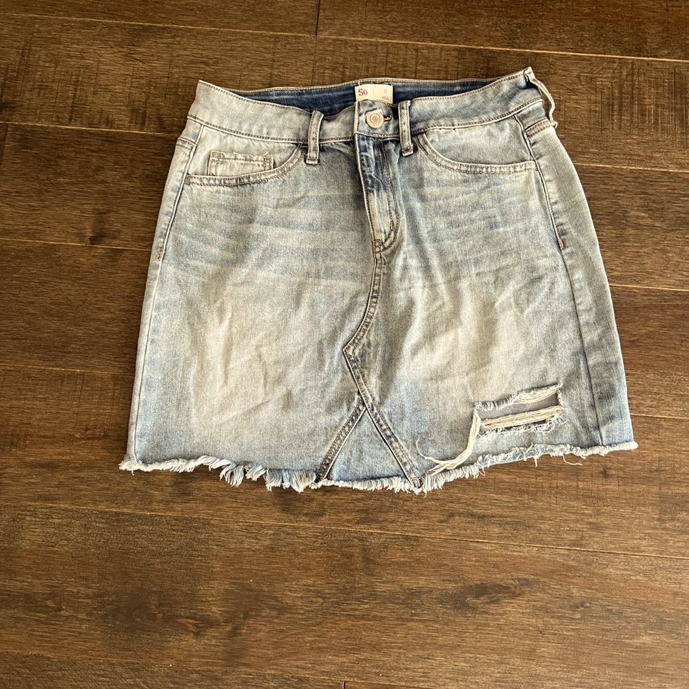 Adorable denim skirt. Perfect condition.